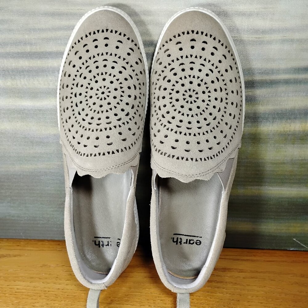 Earth Zeni Zelle Beige Suede Slip Ons Size 10 EUC